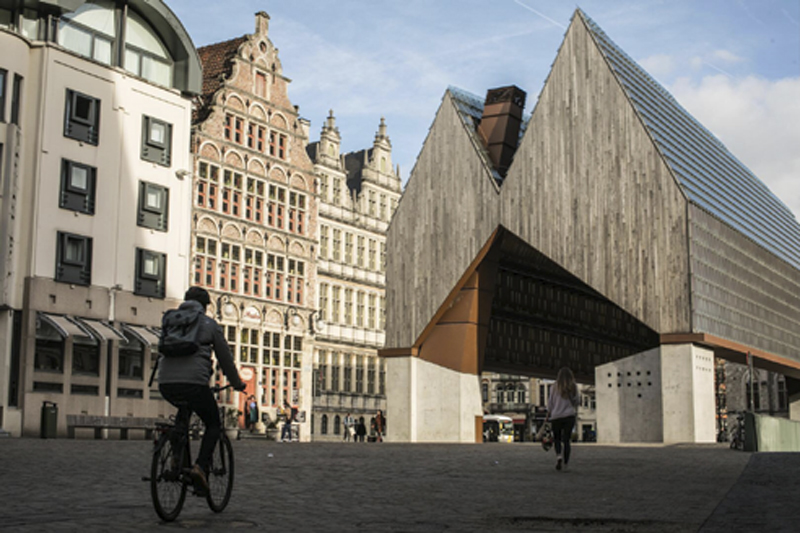 Des ruines à la reconstruction, le traitement des lacunes urbaines
